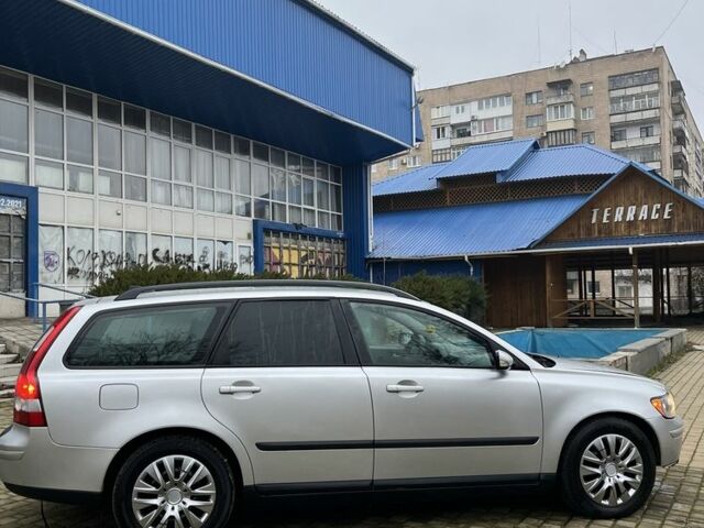 Серый Вольво В50, объемом двигателя 2 л и пробегом 200 тыс. км за 2600 $, фото 6 на Automoto.ua