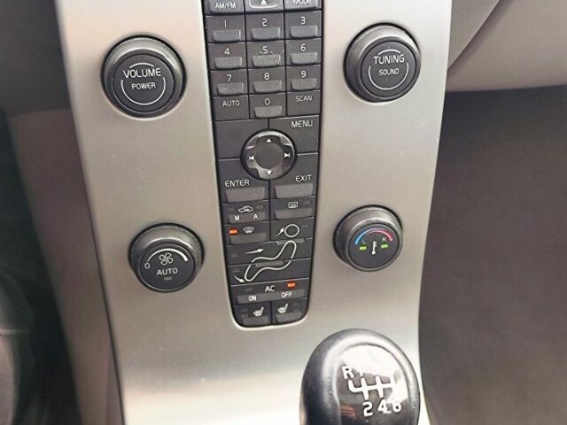 Серый Вольво В50, объемом двигателя 2 л и пробегом 370 тыс. км за 3100 $, фото 10 на Automoto.ua