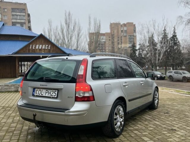 Серый Вольво В50, объемом двигателя 2 л и пробегом 200 тыс. км за 2600 $, фото 5 на Automoto.ua