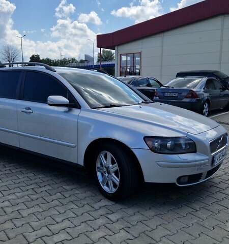 Сірий Вольво V50, об'ємом двигуна 2.44 л та пробігом 317 тис. км за 6600 $, фото 3 на Automoto.ua