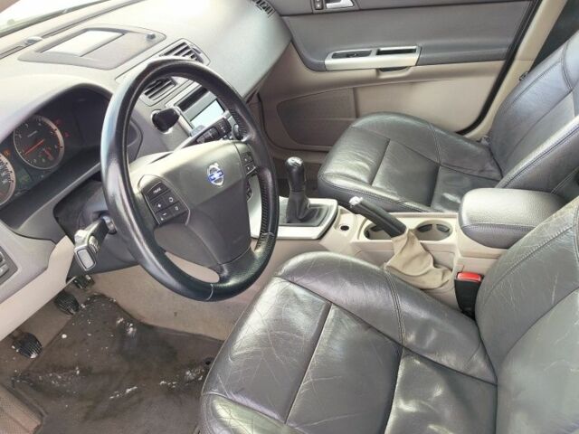 Серый Вольво В50, объемом двигателя 2 л и пробегом 370 тыс. км за 3100 $, фото 4 на Automoto.ua