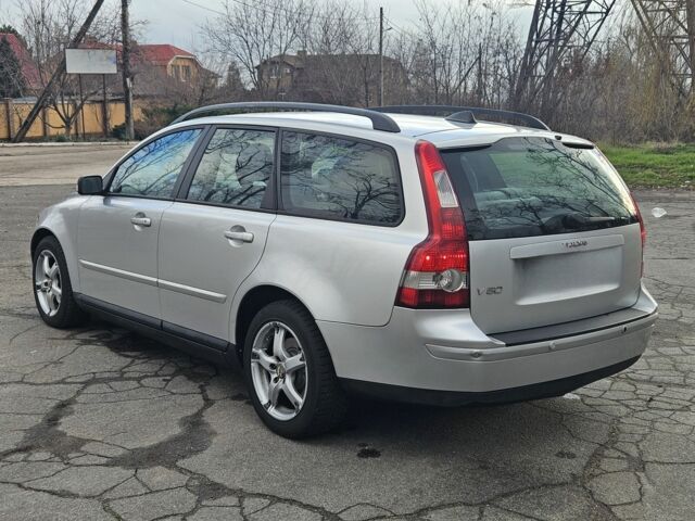 Серый Вольво В50, объемом двигателя 0 л и пробегом 300 тыс. км за 3200 $, фото 3 на Automoto.ua