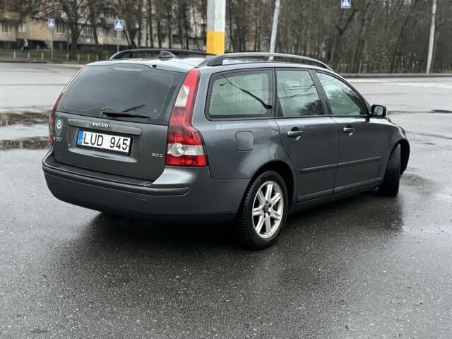 Серый Вольво В50, объемом двигателя 2 л и пробегом 123 тыс. км за 2600 $, фото 3 на Automoto.ua
