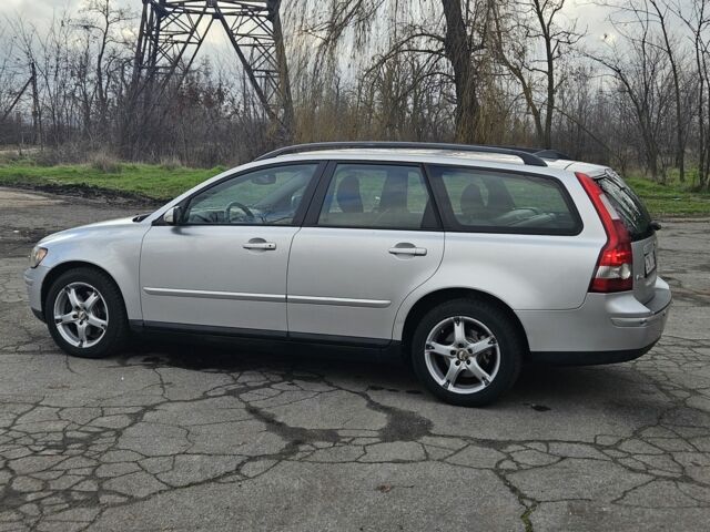 Серый Вольво В50, объемом двигателя 0 л и пробегом 300 тыс. км за 3200 $, фото 4 на Automoto.ua