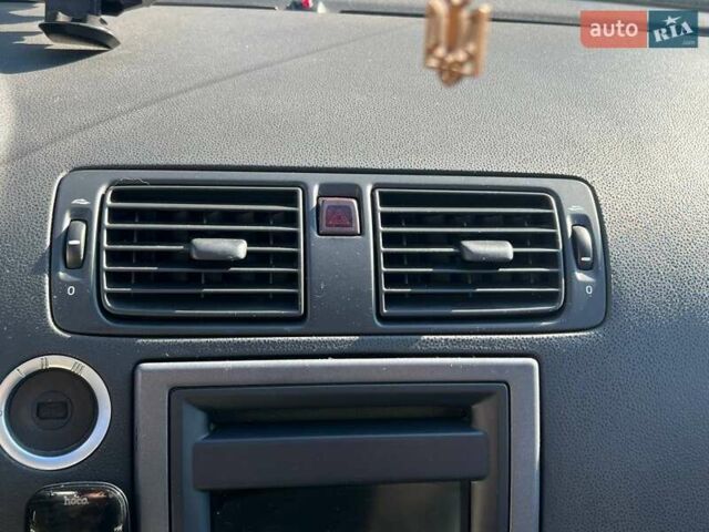 Серый Вольво В50, объемом двигателя 2 л и пробегом 400 тыс. км за 4490 $, фото 13 на Automoto.ua