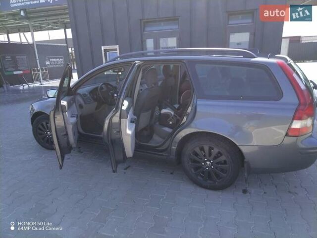 Серый Вольво В50, объемом двигателя 2 л и пробегом 300 тыс. км за 4500 $, фото 10 на Automoto.ua