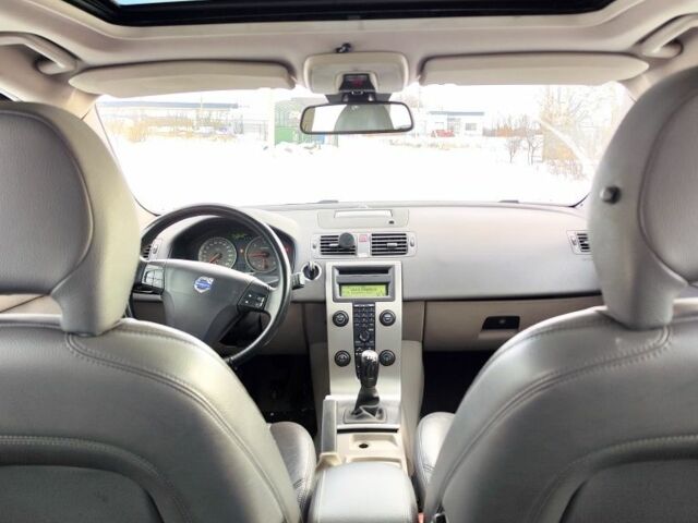 Серый Вольво В50, объемом двигателя 2 л и пробегом 370 тыс. км за 3100 $, фото 7 на Automoto.ua