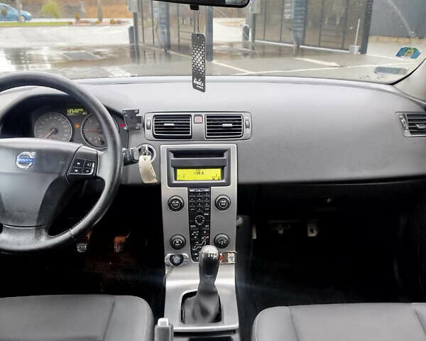 Сірий Вольво V50, об'ємом двигуна 2 л та пробігом 300 тис. км за 2750 $, фото 8 на Automoto.ua
