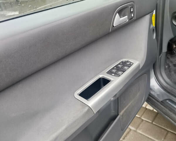 Сірий Вольво V50, об'ємом двигуна 2 л та пробігом 300 тис. км за 2750 $, фото 15 на Automoto.ua