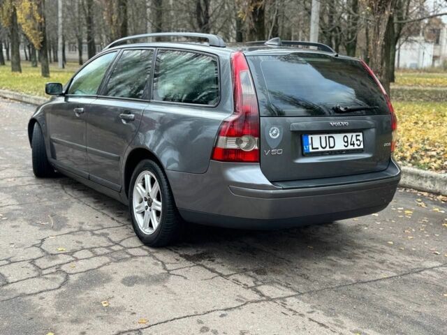 Сірий Вольво V50, об'ємом двигуна 2 л та пробігом 306 тис. км за 2700 $, фото 4 на Automoto.ua