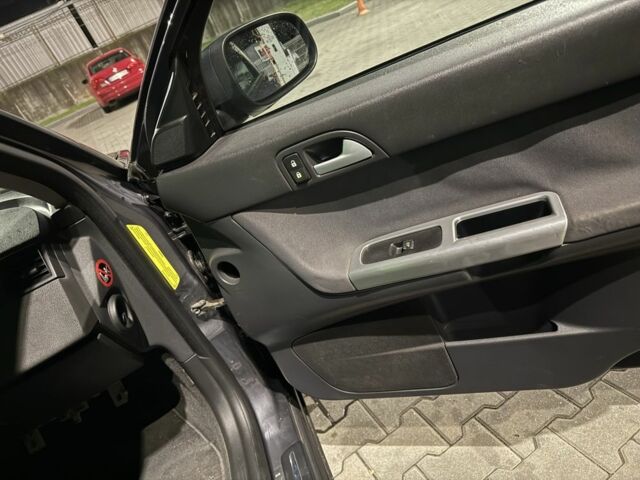 Сірий Вольво V50, об'ємом двигуна 2 л та пробігом 300 тис. км за 2750 $, фото 19 на Automoto.ua