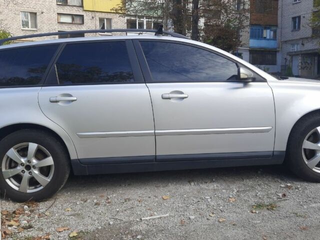 Сірий Вольво V50, об'ємом двигуна 2 л та пробігом 270 тис. км за 4800 $, фото 1 на Automoto.ua