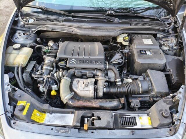 Серый Вольво В50, объемом двигателя 1.6 л и пробегом 300 тыс. км за 3500 $, фото 13 на Automoto.ua