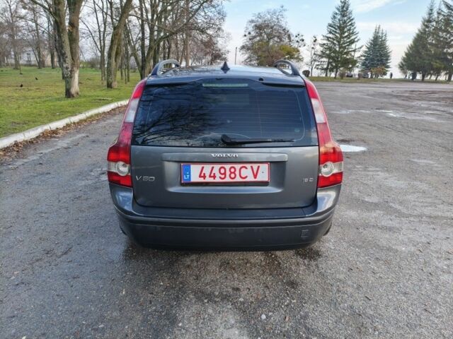 Серый Вольво В50, объемом двигателя 1.6 л и пробегом 300 тыс. км за 3500 $, фото 5 на Automoto.ua