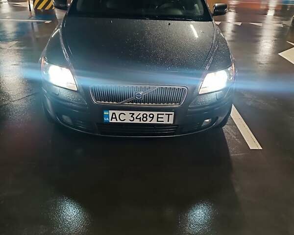 Серый Вольво В50, объемом двигателя 2 л и пробегом 305 тыс. км за 5400 $, фото 1 на Automoto.ua