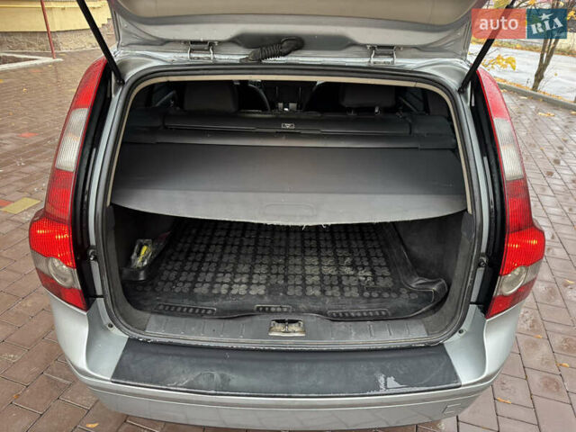 Вольво В50 2006 в Тернополе на Automoto.ua Серый Вольво В50, объемом двигателя 2 л и пробегом 404 тыс. км за 4400 $, фото 6 на Automoto.ua