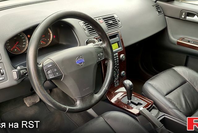 Серый Вольво В50, объемом двигателя 2.4 л и пробегом 0 тыс. км за 7600 $, фото 2 на Automoto.ua