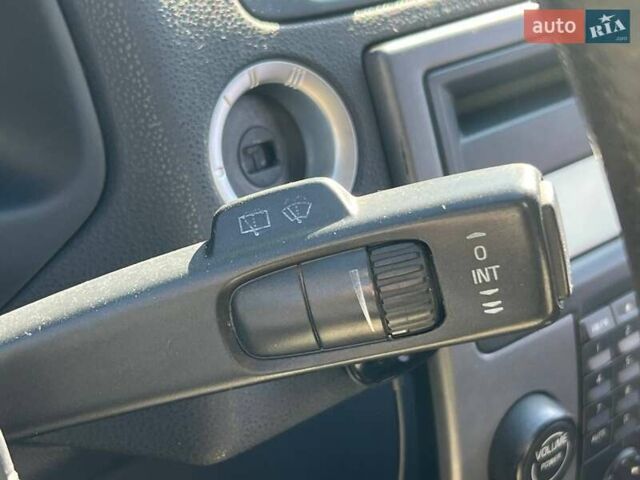 Серый Вольво В50, объемом двигателя 2 л и пробегом 400 тыс. км за 4490 $, фото 21 на Automoto.ua