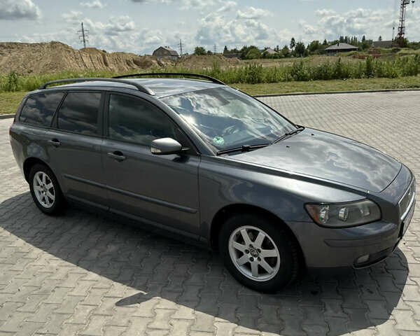 Серый Вольво В50, объемом двигателя 1.56 л и пробегом 308 тыс. км за 6000 $, фото 2 на Automoto.ua