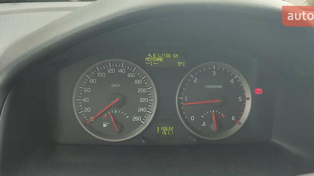 Серый Вольво В50, объемом двигателя 1.56 л и пробегом 315 тыс. км за 5500 $, фото 11 на Automoto.ua