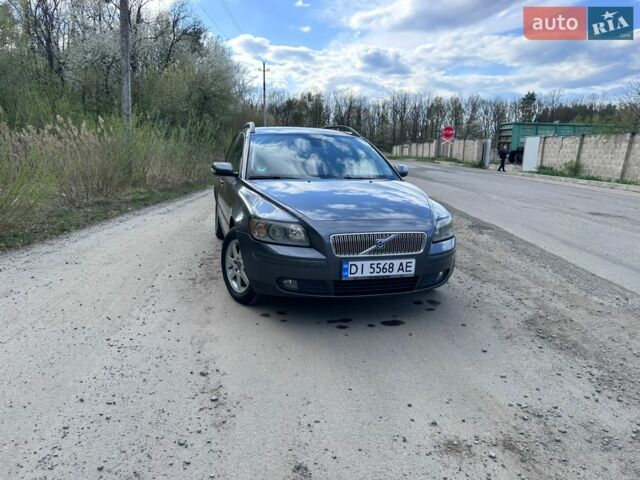 Серый Вольво В50, объемом двигателя 1.56 л и пробегом 320 тыс. км за 5200 $, фото 1 на Automoto.ua