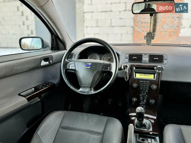 Сірий Вольво V50, об'ємом двигуна 1.8 л та пробігом 228 тис. км за 3500 $, фото 18 на Automoto.ua