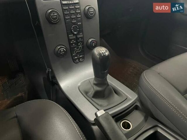 Серый Вольво В50, объемом двигателя 2 л и пробегом 400 тыс. км за 4690 $, фото 26 на Automoto.ua