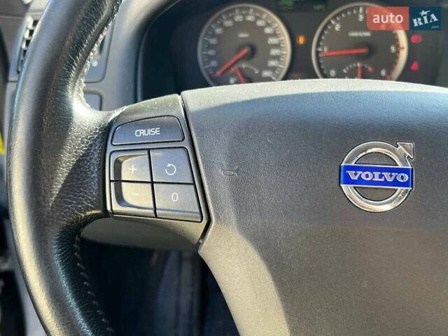 Серый Вольво В50, объемом двигателя 2 л и пробегом 400 тыс. км за 4490 $, фото 22 на Automoto.ua