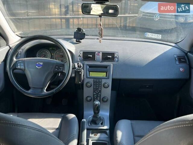 Серый Вольво В50, объемом двигателя 2 л и пробегом 400 тыс. км за 4490 $, фото 12 на Automoto.ua