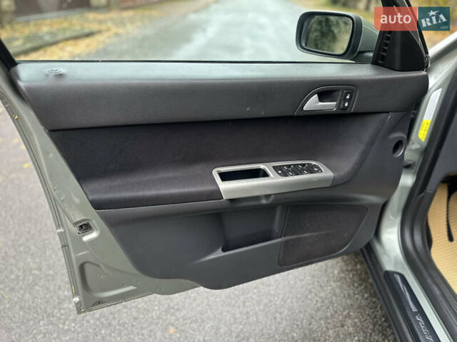 Серый Вольво В50, объемом двигателя 1.56 л и пробегом 373 тыс. км за 4650 $, фото 9 на Automoto.ua