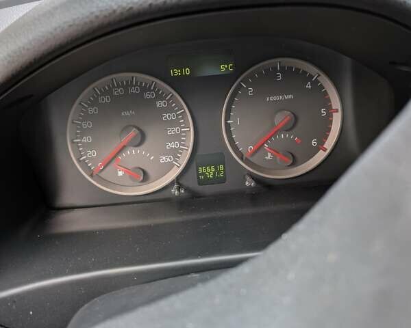 Сірий Вольво V50, об'ємом двигуна 1.56 л та пробігом 367 тис. км за 6000 $, фото 4 на Automoto.ua