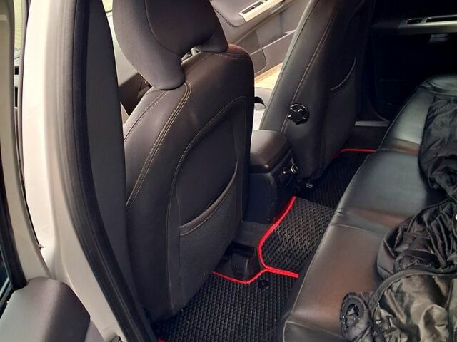 Сірий Вольво V50, об'ємом двигуна 2 л та пробігом 298 тис. км за 7000 $, фото 3 на Automoto.ua