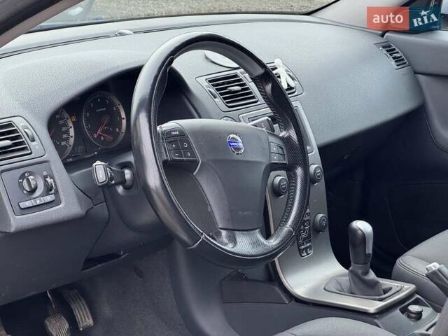 Серый Вольво В50, объемом двигателя 2 л и пробегом 213 тыс. км за 6500 $, фото 20 на Automoto.ua