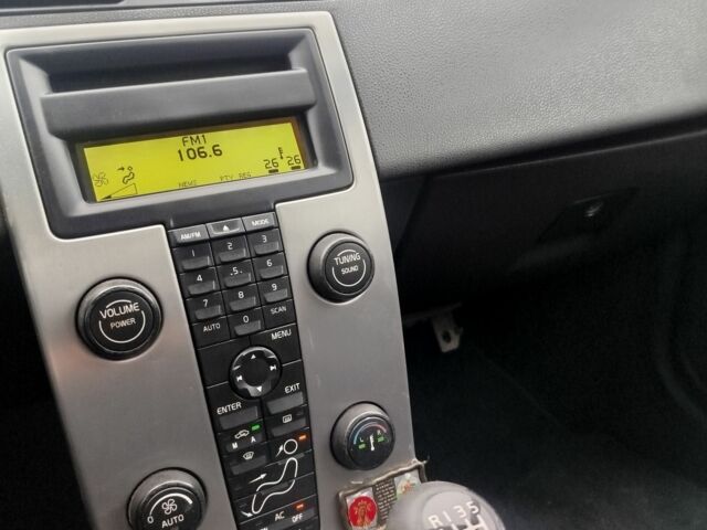 Серый Вольво В50, объемом двигателя 2 л и пробегом 333 тыс. км за 2200 $, фото 2 на Automoto.ua