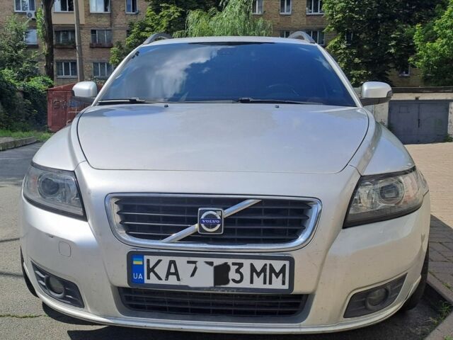 Сірий Вольво V50, об'ємом двигуна 2 л та пробігом 272 тис. км за 4400 $, фото 3 на Automoto.ua