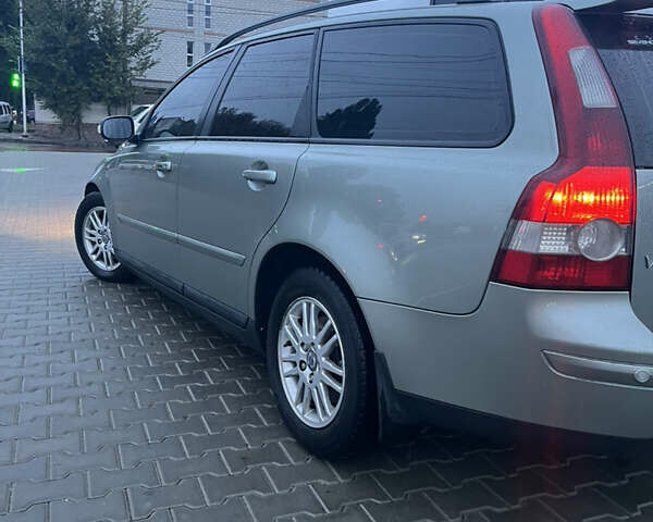 Серый Вольво В50, объемом двигателя 1.6 л и пробегом 280 тыс. км за 5800 $, фото 4 на Automoto.ua