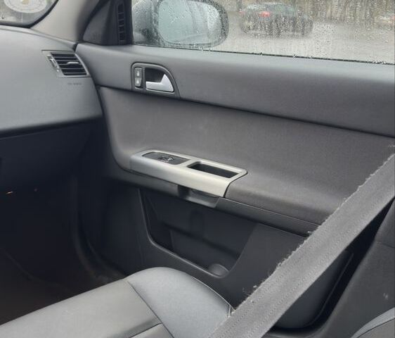 Серый Вольво В50, объемом двигателя 0 л и пробегом 300 тыс. км за 3087 $, фото 6 на Automoto.ua