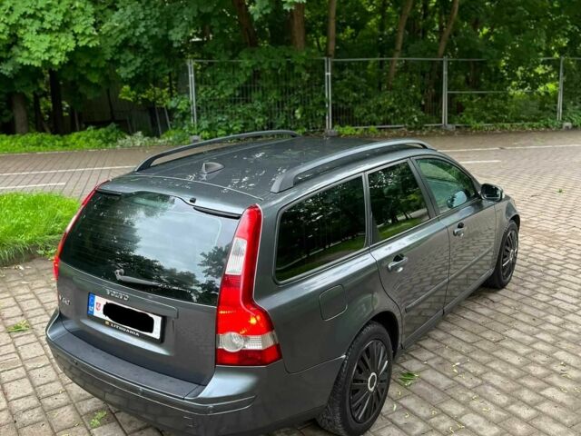 Серый Вольво В50, объемом двигателя 2 л и пробегом 235 тыс. км за 2574 $, фото 6 на Automoto.ua