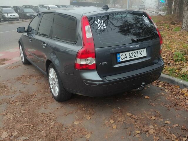 Серый Вольво В50, объемом двигателя 2 л и пробегом 342 тыс. км за 4200 $, фото 5 на Automoto.ua