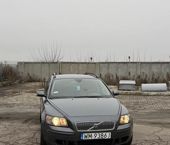 Серый Вольво В50, объемом двигателя 1.6 л и пробегом 300 тыс. км за 3250 $, фото 1 на Automoto.ua