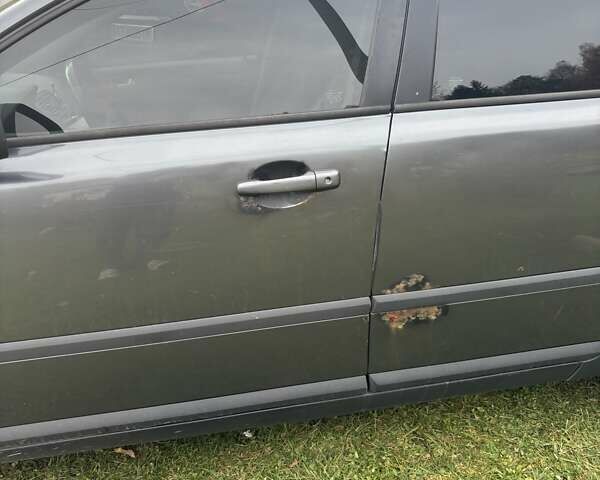 Серый Вольво В50, объемом двигателя 1.6 л и пробегом 599 тыс. км за 4500 $, фото 4 на Automoto.ua