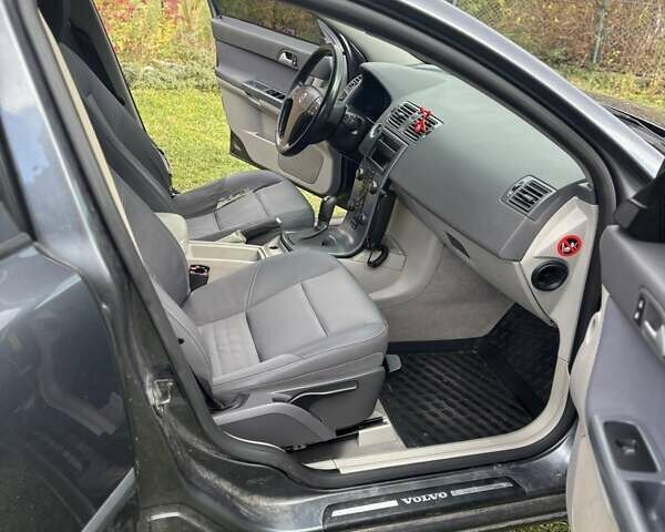 Серый Вольво В50, объемом двигателя 1.6 л и пробегом 599 тыс. км за 4500 $, фото 10 на Automoto.ua