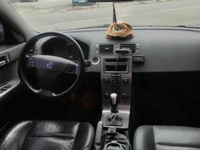 Серый Вольво В50, объемом двигателя 2 л и пробегом 342 тыс. км за 4200 $, фото 1 на Automoto.ua