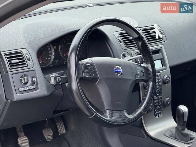 Серый Вольво В50, объемом двигателя 2 л и пробегом 213 тыс. км за 6500 $, фото 22 на Automoto.ua