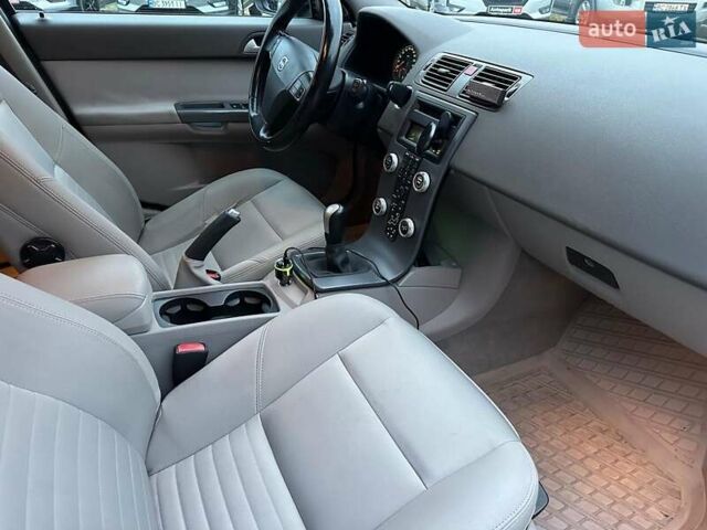 Сірий Вольво V50, об'ємом двигуна 2 л та пробігом 370 тис. км за 7140 $, фото 13 на Automoto.ua