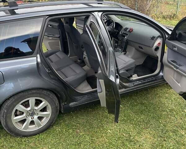 Серый Вольво В50, объемом двигателя 1.6 л и пробегом 599 тыс. км за 4500 $, фото 9 на Automoto.ua