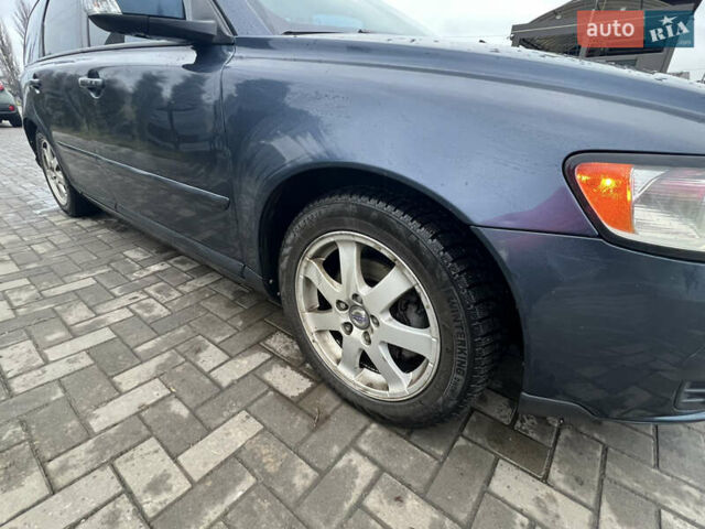 Серый Вольво В50, объемом двигателя 1.56 л и пробегом 389 тыс. км за 4950 $, фото 10 на Automoto.ua