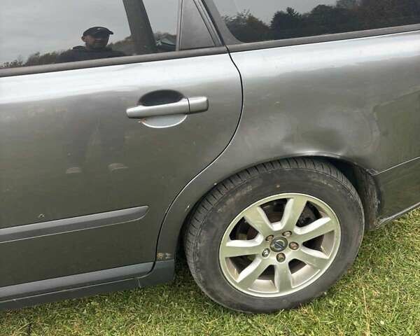 Сірий Вольво V50, об'ємом двигуна 1.56 л та пробігом 590 тис. км за 3700 $, фото 4 на Automoto.ua