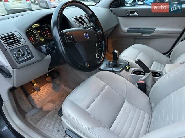 Сірий Вольво V50, об'ємом двигуна 2 л та пробігом 370 тис. км за 7140 $, фото 10 на Automoto.ua