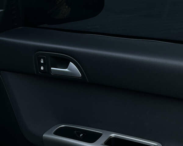 Серый Вольво В50, объемом двигателя 2 л и пробегом 261 тыс. км за 6600 $, фото 52 на Automoto.ua